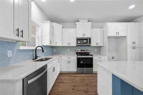 Casa en alquiler en Bronson, Florida, 3 dormitorios, 148.55 m2 № 1919300 - foto 4