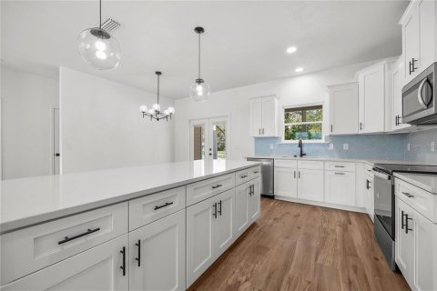 Casa en alquiler en Bronson, Florida, 3 dormitorios, 148.55 m2 № 1919300 - foto 9