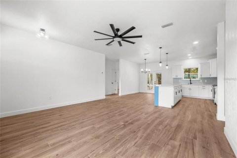 Casa en alquiler en Bronson, Florida, 3 dormitorios, 148.55 m2 № 1919300 - foto 11