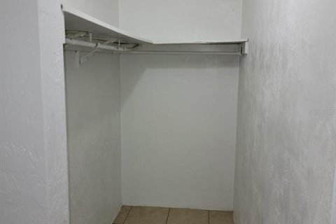 Снять в аренду квартиру в Дейтона-Бич, Флорида 4 комнаты, 83.61м2, № 2204930 - фото 15