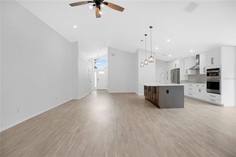 Villa ou maison à vendre à Orlando, Floride: 3 chambres, 148.46 m2 № 2200429 - photo 5