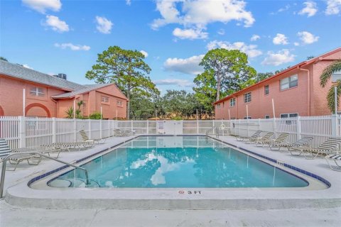 Condo in Saint Petersburg, Florida, 2 bedrooms  № 1903868 - photo 2
