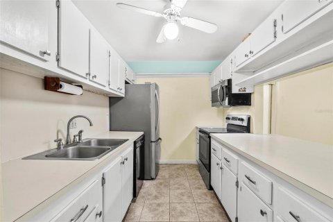 Condo in Saint Petersburg, Florida, 2 bedrooms  № 1903868 - photo 7