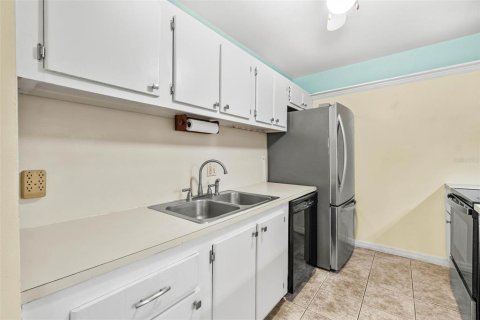 Condo in Saint Petersburg, Florida, 2 bedrooms  № 1903868 - photo 8
