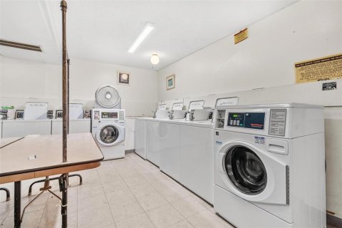 Condo in Saint Petersburg, Florida, 2 bedrooms  № 1903868 - photo 19