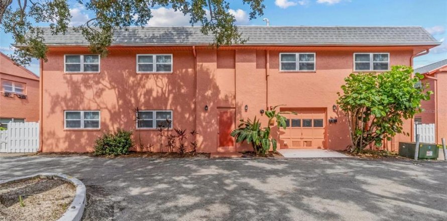 Condominio en Saint Petersburg, Florida, 2 dormitorios № 1903868