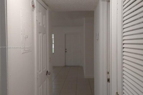 Снять в аренду кондоминиум в Лодерхилл, Флорида 2 спальни, 81.75м2, № 1978012 - фото 3