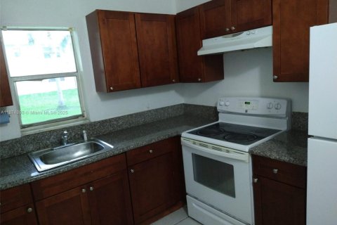 Снять в аренду кондоминиум в Лодерхилл, Флорида 2 спальни, 81.75м2, № 1978012 - фото 4