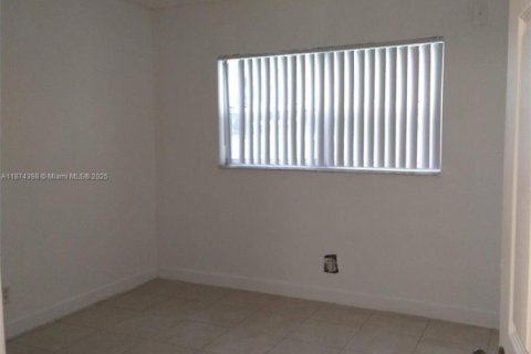 Снять в аренду кондоминиум в Лодерхилл, Флорида 2 спальни, 81.75м2, № 1978012 - фото 8