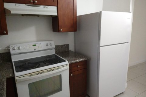 Снять в аренду кондоминиум в Лодерхилл, Флорида 2 спальни, 81.75м2, № 1978012 - фото 5