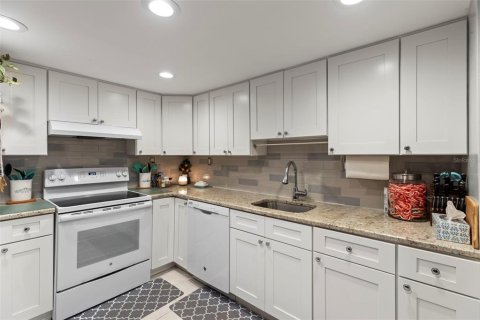Condo in Clearwater, Florida, 2 bedrooms  № 1640652 - photo 11