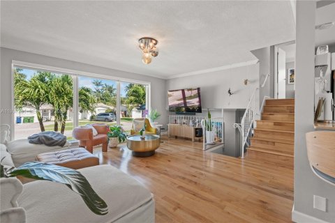 Купить виллу или дом в Халландейл-Бич, Флорида 4 спальни, 178.93м2, № 1995134 - фото 10