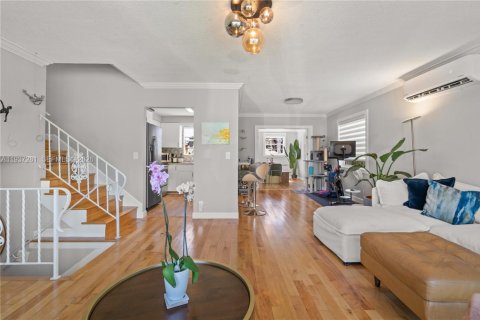 Купить виллу или дом в Халландейл-Бич, Флорида 4 спальни, 178.93м2, № 1995134 - фото 9