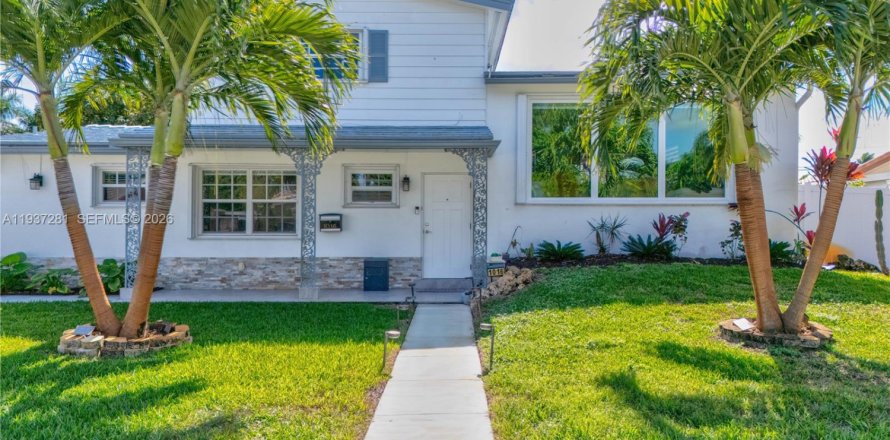 Дом в Халландейл-Бич, Флорида 4 спальни, 178.93м2 № 1995134