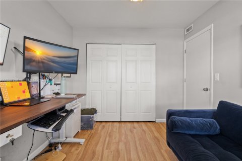 Купить виллу или дом в Халландейл-Бич, Флорида 4 спальни, 178.93м2, № 1995134 - фото 15