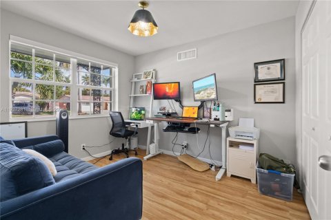 Купить виллу или дом в Халландейл-Бич, Флорида 4 спальни, 178.93м2, № 1995134 - фото 16