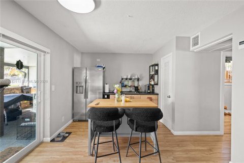 Купить виллу или дом в Халландейл-Бич, Флорида 4 спальни, 178.93м2, № 1995134 - фото 18