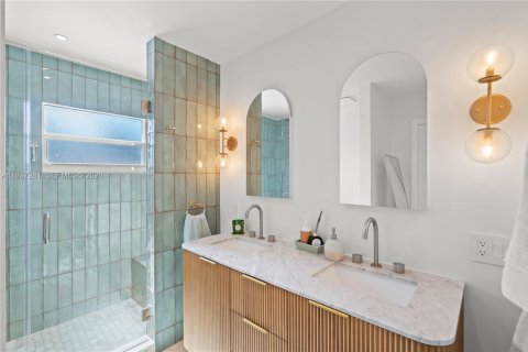 Купить виллу или дом в Халландейл-Бич, Флорида 4 спальни, 178.93м2, № 1995134 - фото 26