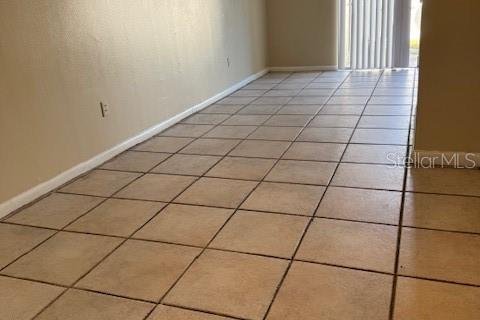 Touwnhouse à louer à Tampa, Floride: 3 chambres, 120.4 m2 № 2432616 - photo 2