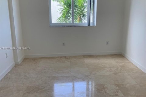 Condo in Aventura, Florida, 2 bedrooms  № 1920369 - photo 10