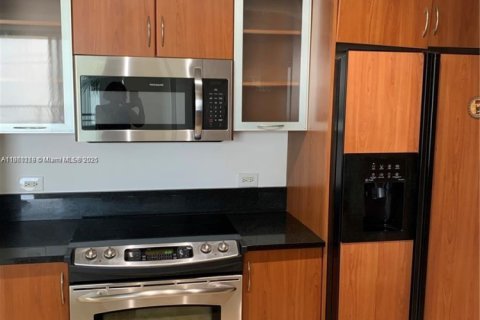 Condo in Aventura, Florida, 2 bedrooms  № 1920369 - photo 8