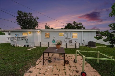 House in Tampa, Florida 3 bedrooms, 94.76 sq.m. № 2393822 - photo 30
