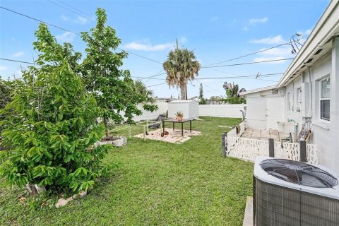 House in Tampa, Florida 3 bedrooms, 94.76 sq.m. № 2393822 - photo 27
