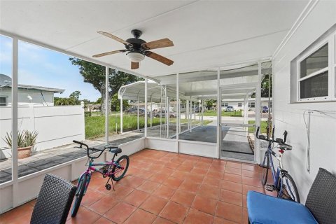 House in Tampa, Florida 3 bedrooms, 94.76 sq.m. № 2393822 - photo 22