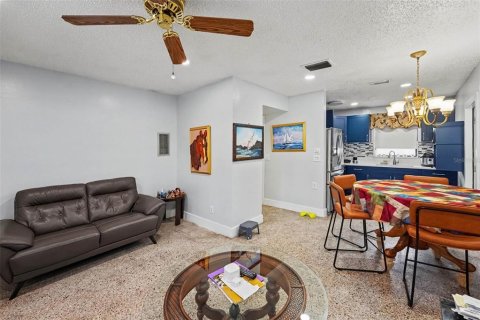 House in Tampa, Florida 3 bedrooms, 94.76 sq.m. № 2393822 - photo 11