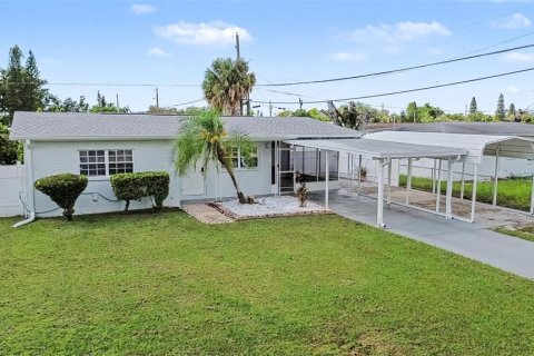 House in Tampa, Florida 3 bedrooms, 94.76 sq.m. № 2393822 - photo 8