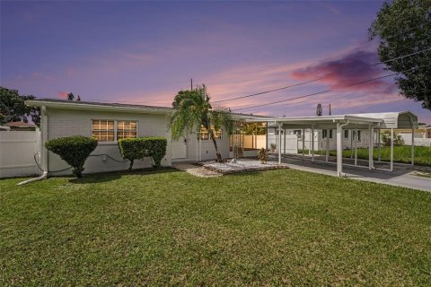 House in Tampa, Florida 3 bedrooms, 94.76 sq.m. № 2393822 - photo 6