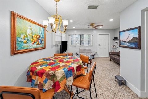 House in Tampa, Florida 3 bedrooms, 94.76 sq.m. № 2393822 - photo 13