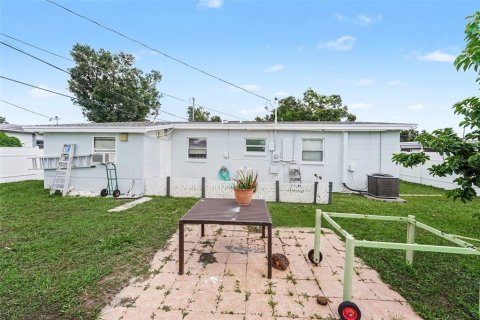 House in Tampa, Florida 3 bedrooms, 94.76 sq.m. № 2393822 - photo 26