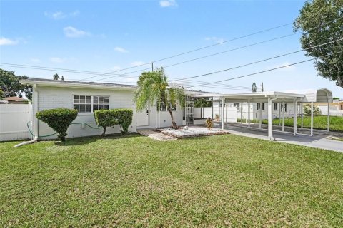 House in Tampa, Florida 3 bedrooms, 94.76 sq.m. № 2393822 - photo 7