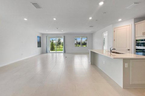 House in Vero Beach, Florida 3 bedrooms, 208.01 sq.m. № 2399648 - photo 6