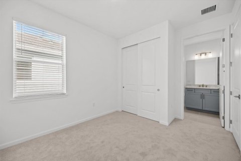House in Vero Beach, Florida 3 bedrooms, 208.01 sq.m. № 2399648 - photo 17
