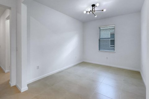 House in Vero Beach, Florida 3 bedrooms, 208.01 sq.m. № 2399648 - photo 4