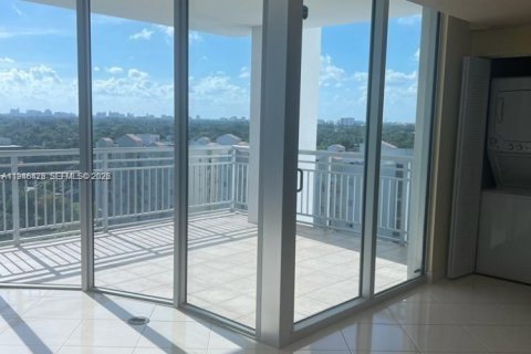 Condo in Miami, Florida, 1 bedroom  № 2002766 - photo 4