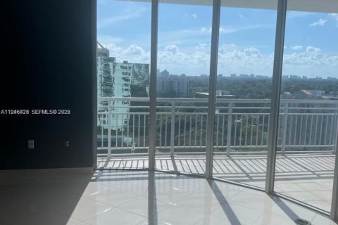 Condo in Miami, Florida, 1 bedroom  № 2002766 - photo 5