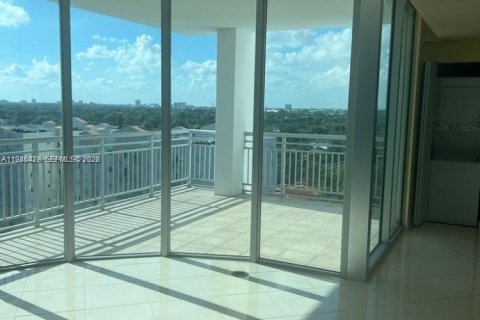 Condo in Miami, Florida, 1 bedroom  № 2002766 - photo 2