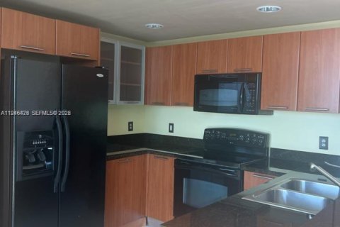 Condo in Miami, Florida, 1 bedroom  № 2002766 - photo 9