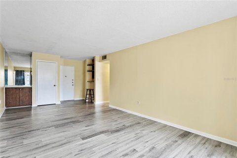 Condominio en venta en Tampa, Florida, 1 dormitorio, 60.39 m2 № 2122078 - foto 10