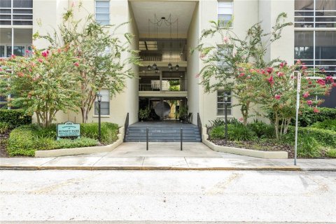 Condominio en Tampa, Florida, 1 dormitorio № 2122078