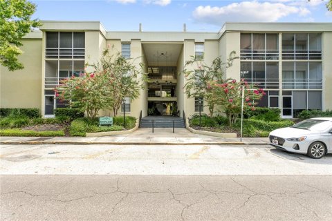 Condominio en venta en Tampa, Florida, 1 dormitorio, 60.39 m2 № 2122078 - foto 2