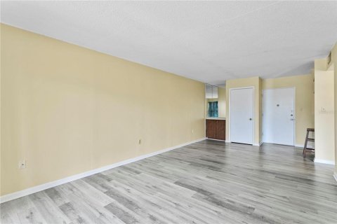 Condominio en venta en Tampa, Florida, 1 dormitorio, 60.39 m2 № 2122078 - foto 9