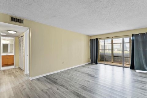 Condominio en venta en Tampa, Florida, 1 dormitorio, 60.39 m2 № 2122078 - foto 8