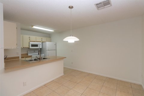 Copropriété à vendre à Hialeah, Floride: 1 chambre, 72.65 m2 № 2000074 - photo 6