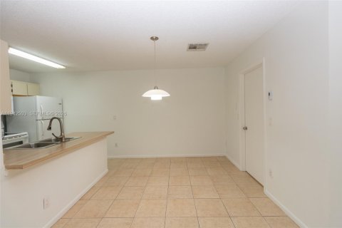 Copropriété à vendre à Hialeah, Floride: 1 chambre, 72.65 m2 № 2000074 - photo 5
