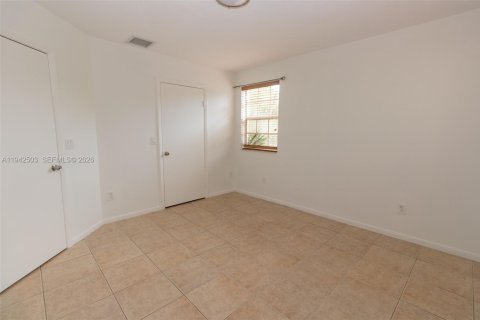 Copropriété à vendre à Hialeah, Floride: 1 chambre, 72.65 m2 № 2000074 - photo 10