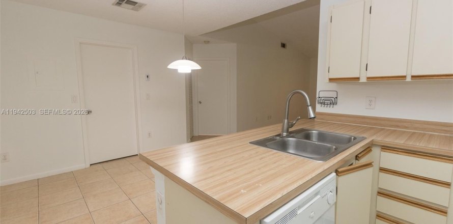 Condo à Hialeah, Floride, 1 chambre  № 2000074